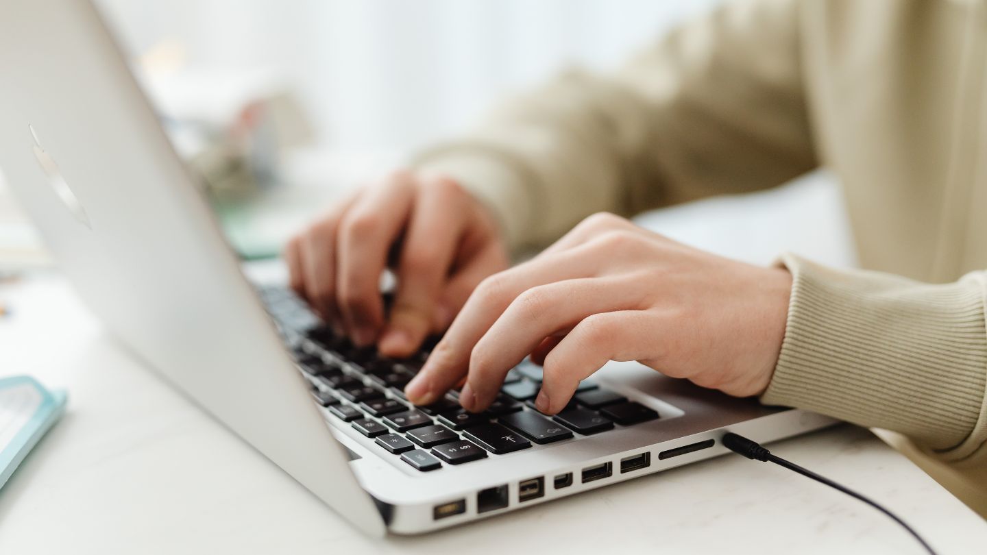 Combining keywords with valuable content
